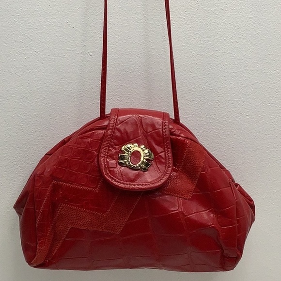 Red vintage embossed leather bag with gold brooch. Made in USA. Preowned - Picture 2 of 8